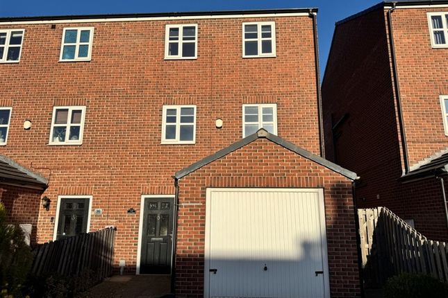 4-bed house on School Street, CASTLEFORD, £200,000