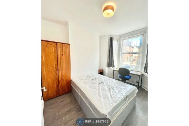 Yew Tree Avenue, Fallowfield, Manchester photo 4