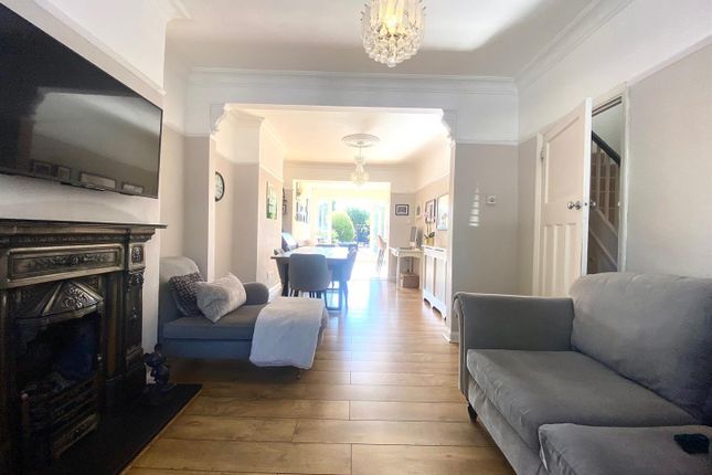 30, Brooker Road, Waltham Abbey photo 4