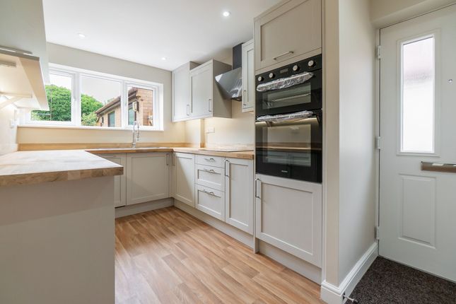 14 Woodbank, Hinckley photo 4