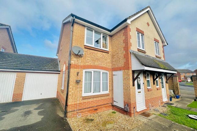 Thumbnail Semi-detached house to rent in Weycroft, Didcot