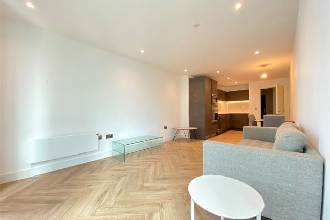 Flat to rent in Victoria Residence, Silvercroft Street, Manchester