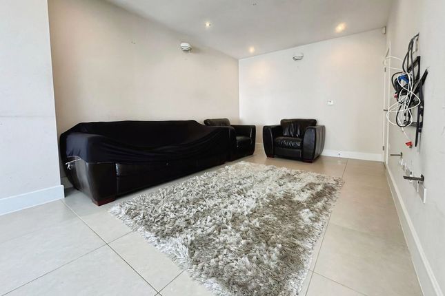 129 Streatfield Road, Harrow photo 4
