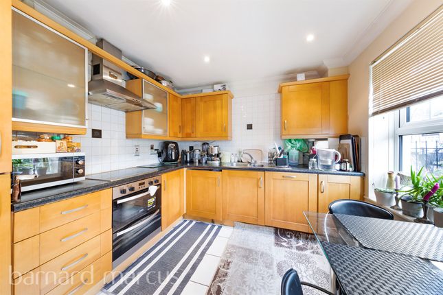 Thumbnail Flat for sale in Crunden Road, South Croydon