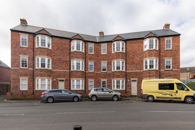 Flat to rent in Falconer Court, Cullercoats, North Shields