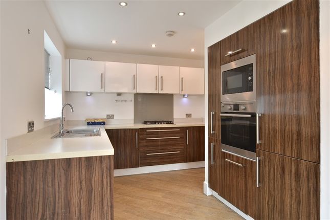 Kitchen/ Dining Room