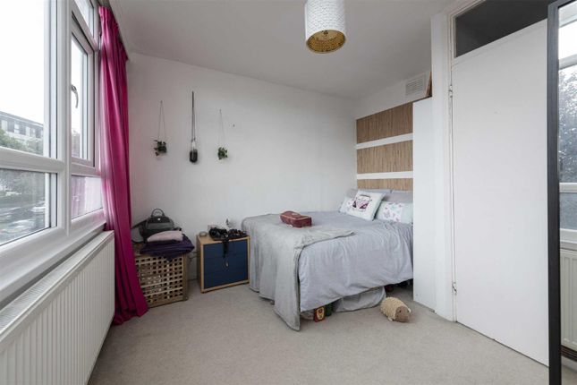 Flat to rent in Garden Royal, Kersfield Road, Putney