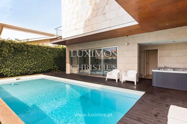 Villa for sale in 4455 Perafita, Portugal