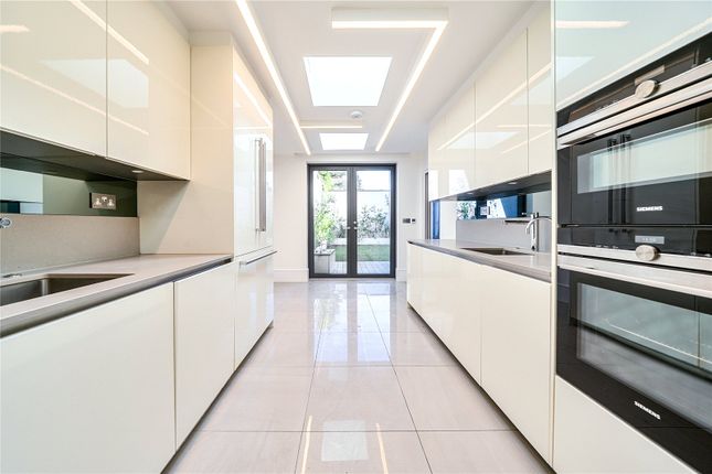 Flat 2, 114, Regents Park Road, London photo 2