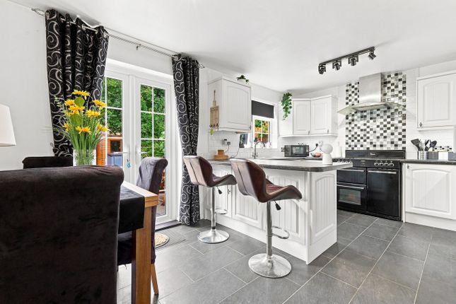 105, Blenheim Way, Stevenage photo 4