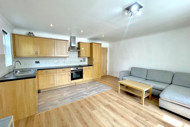 35, Blackwell Close, Winchmore Hill photo 2