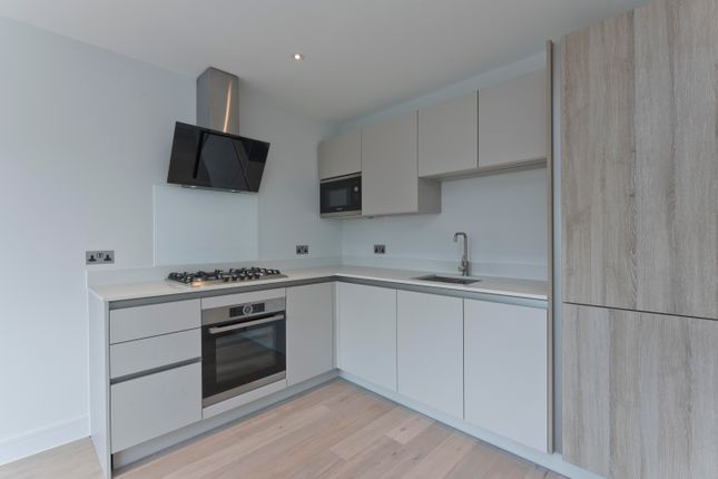 Flat 2, 94 Hare Lane, ESHER photo 2