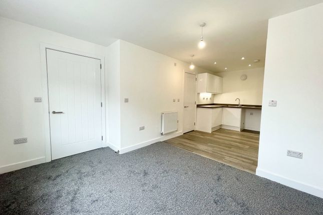 7 Herbert Close, Stockport photo 4