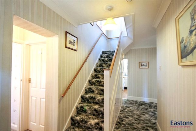 33, The Spinney, Surrey photo 3
