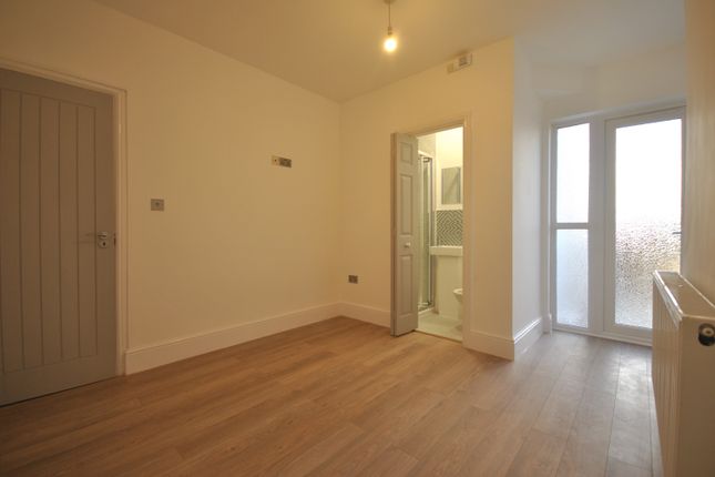 Room 1, 150, Baring Road, Grove Park photo 2
