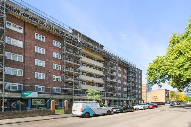 Thumbnail Triplex to rent in Thurtle Road, Hackney, London