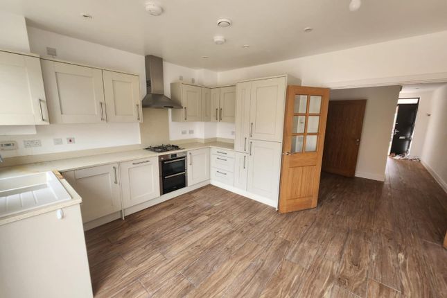 4, Green Close, Hatfield photo 4