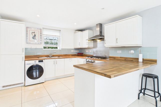 10, Hazel Way, Brockworth photo 3
