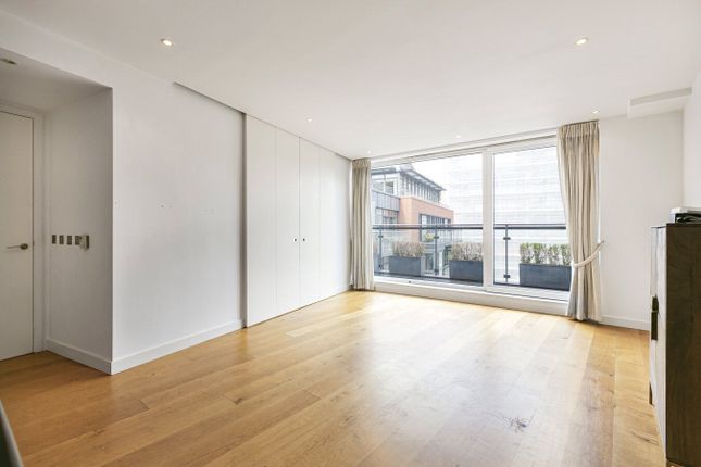 Flat to rent in Gatliff Road, London