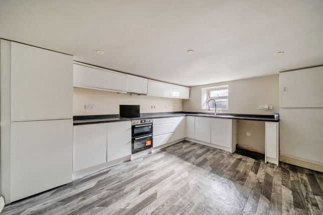 26, Poplar Street, Huddersfield photo 2