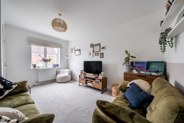 30 Brookfield Garth, Harrogate photo 2
