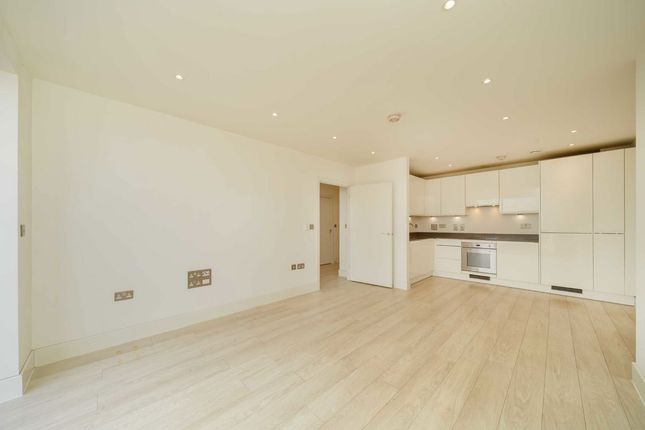 Flat 93, Abbotsford Court, 3, Lakeside Drive, London photo 3