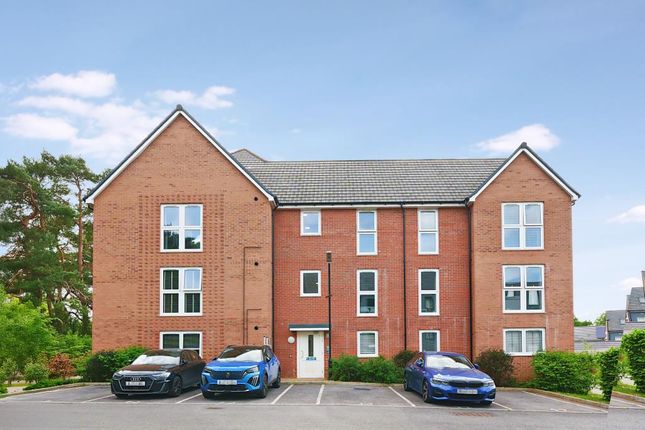 Thumbnail Flat for sale in Rooksdown, Basingstoke