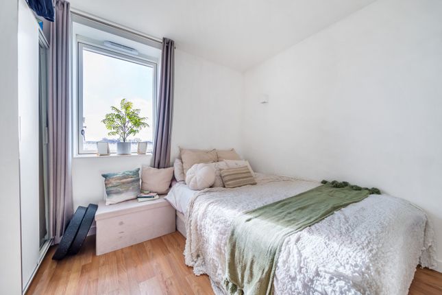 Flat for sale in Cowleaze Road, Kingston Upon Thames