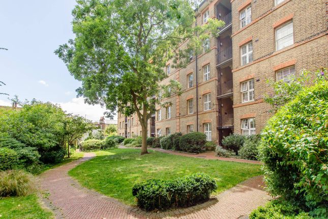 Flat to rent in Lutton Terrace, Hampstead, London