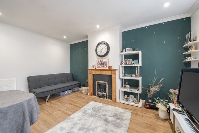16, Sandow Crescent, Hayes photo 4