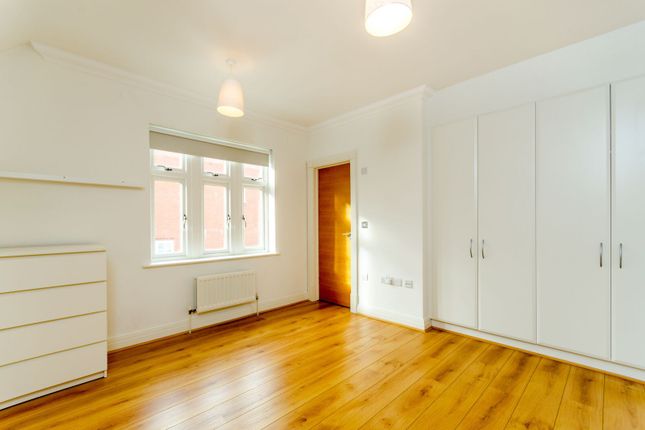 Arcadian Place, Southfields photo 4