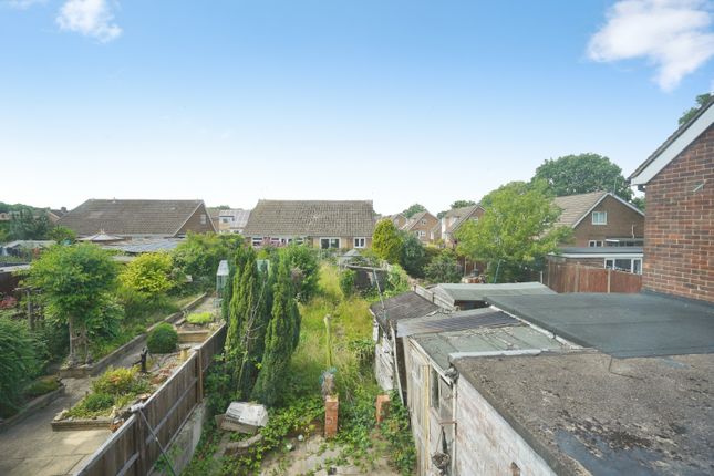 62, Hall Green Avenue, Burton-on-Trent photo 2