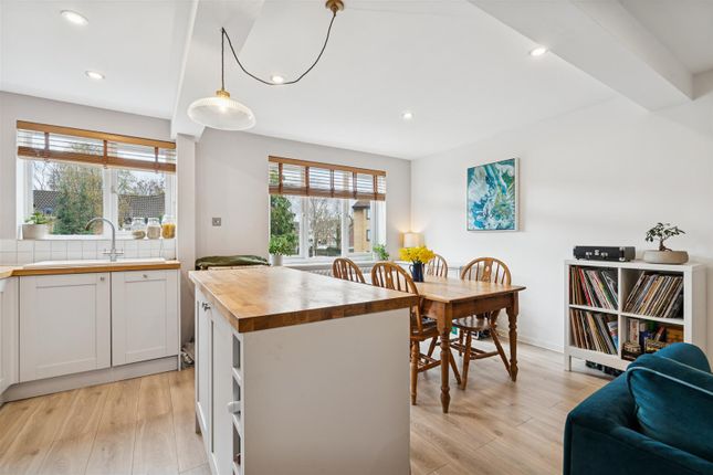 73, Hogarth Crescent, Colliers Wood photo 3