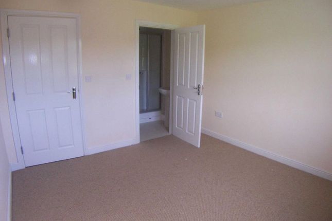 31, Croft Court, Rastrick photo 4