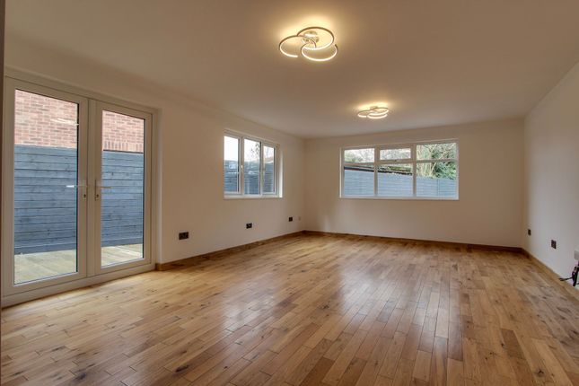 33 Churchfield Way, Wisbech photo 3