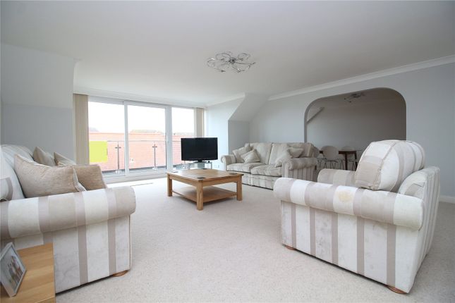 18, Shoreacre, Barton On Sea photo 2