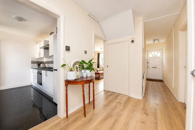 11, Abbey Court, Camberley photo 2