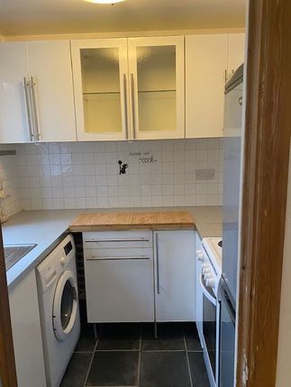 Flat to rent in Flat, Chevron House, Crest Avenue, Grays