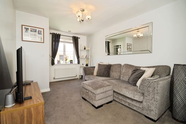 35, Eshlands Brook, Barnsley photo 2