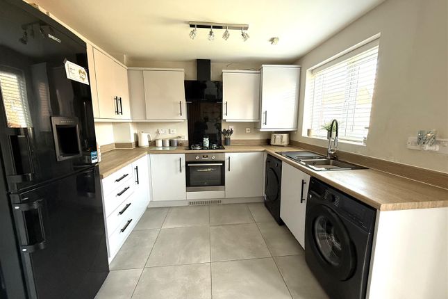 114, St. Thomas Way, Rugeley photo 4