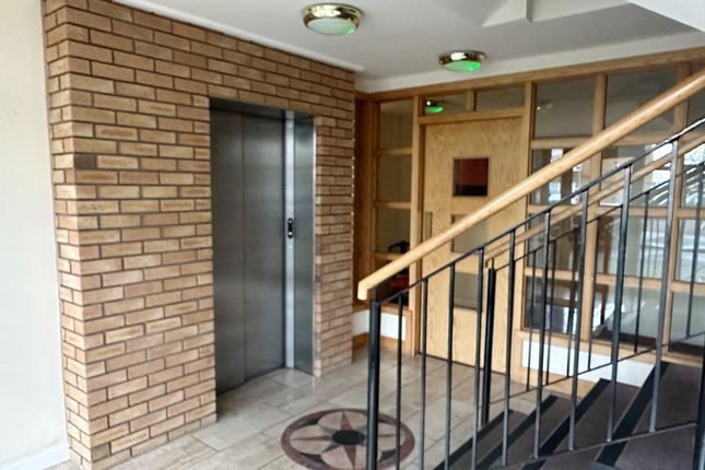 Flat to rent in The Paddock, Hamilton
