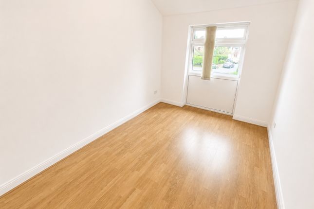 7 Carolyn Court, Trinity Road, Bedfordshire photo 3