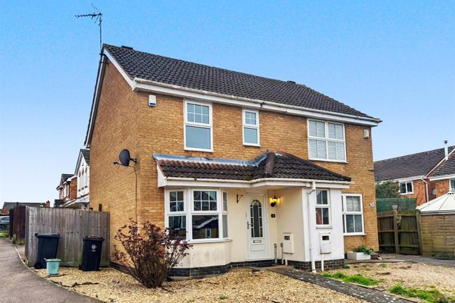 6, Fletcher Gardens, Thrapston photo 2