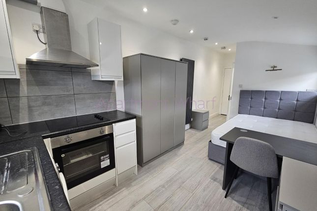 211, London photo 4