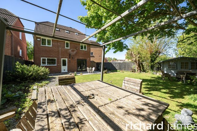 3, Hungerford Close, Swindon photo 4