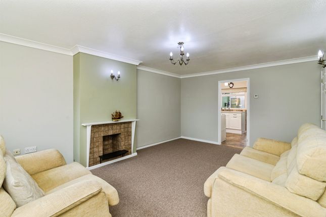 9, Mclean Drive, Lowestoft photo 3