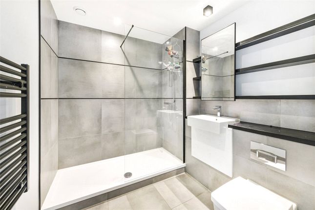 Apartment 1107,, Skyline Apartments,, London photo 4