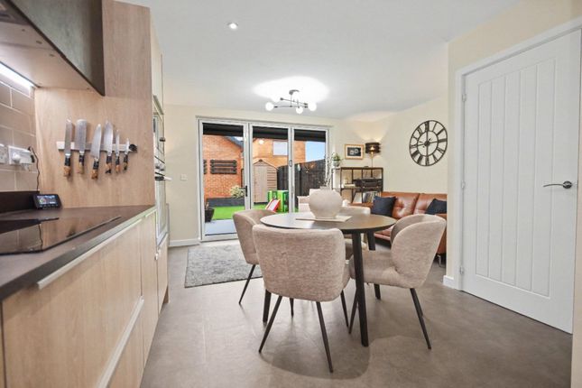 20, Staithes Drive, West Yorkshire photo 2