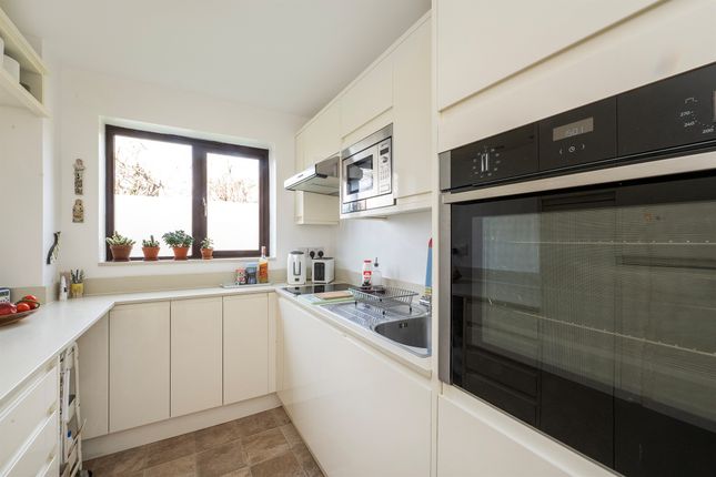 Flat 8, Weston Court, Weston Road, Aylesbury photo 4