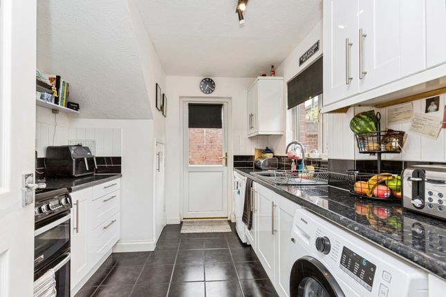 1, Charrington Way, Horsham photo 4